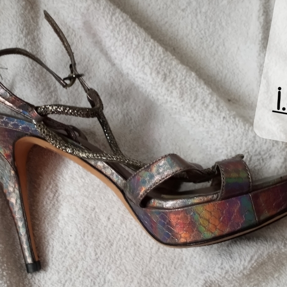 Shoes - Picture 2 of 5